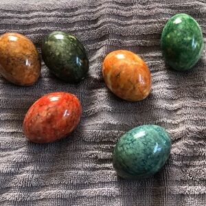 Alabaster eggs 6 eggs beautiful. Nice condition. 👜👜👜👜